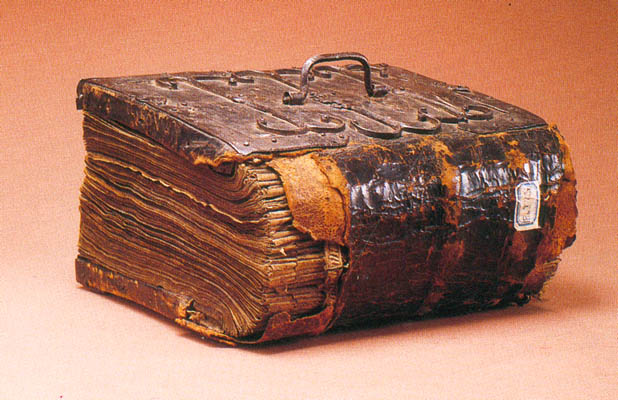 Какими были первые в мире книги